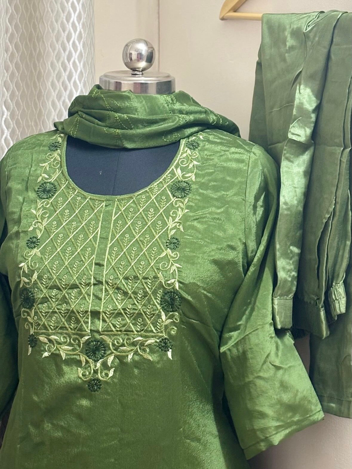 Green embroidered 3 pcs set