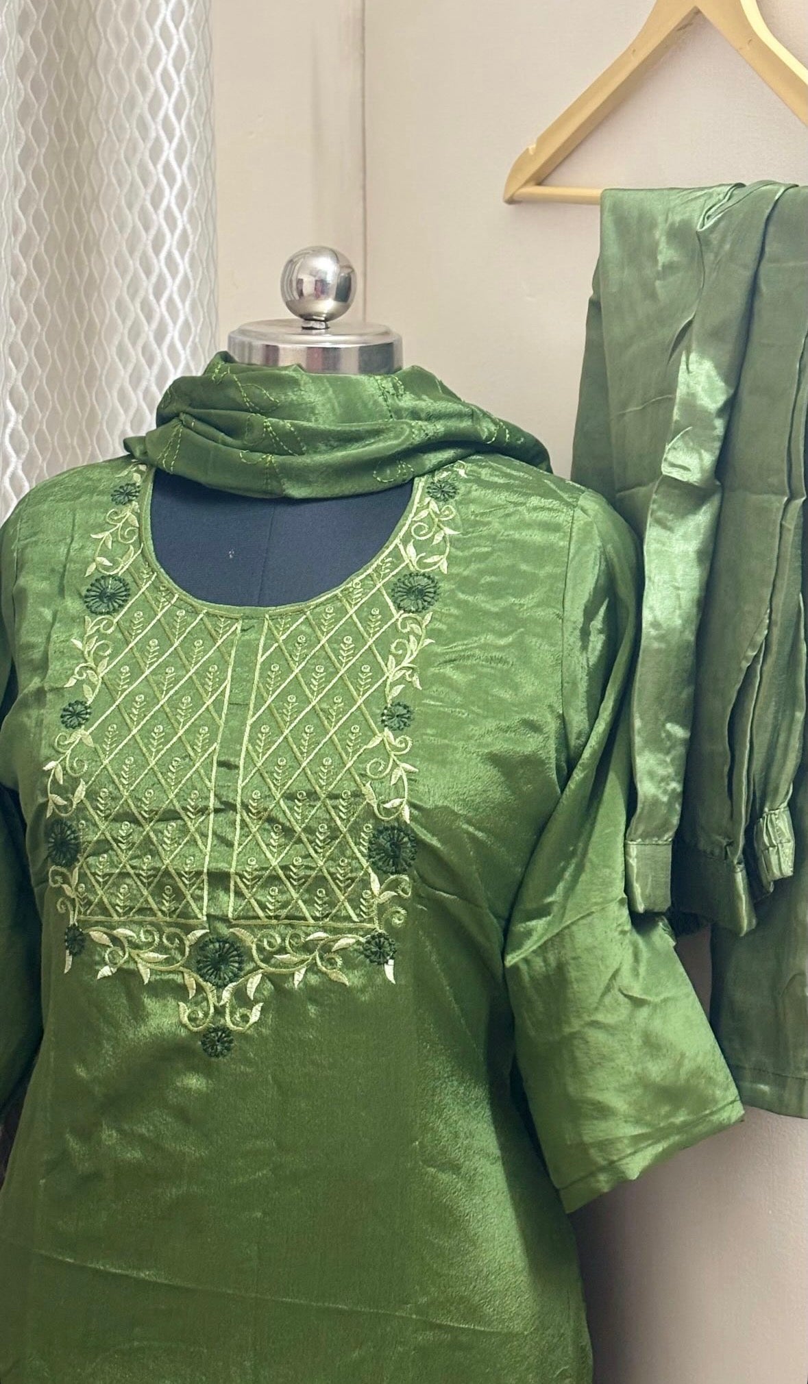 Green embroidered 3 pcs set